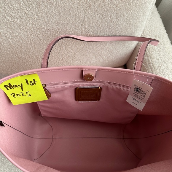 City Tote Bag In Signature Canvas - Picture 8 of 9